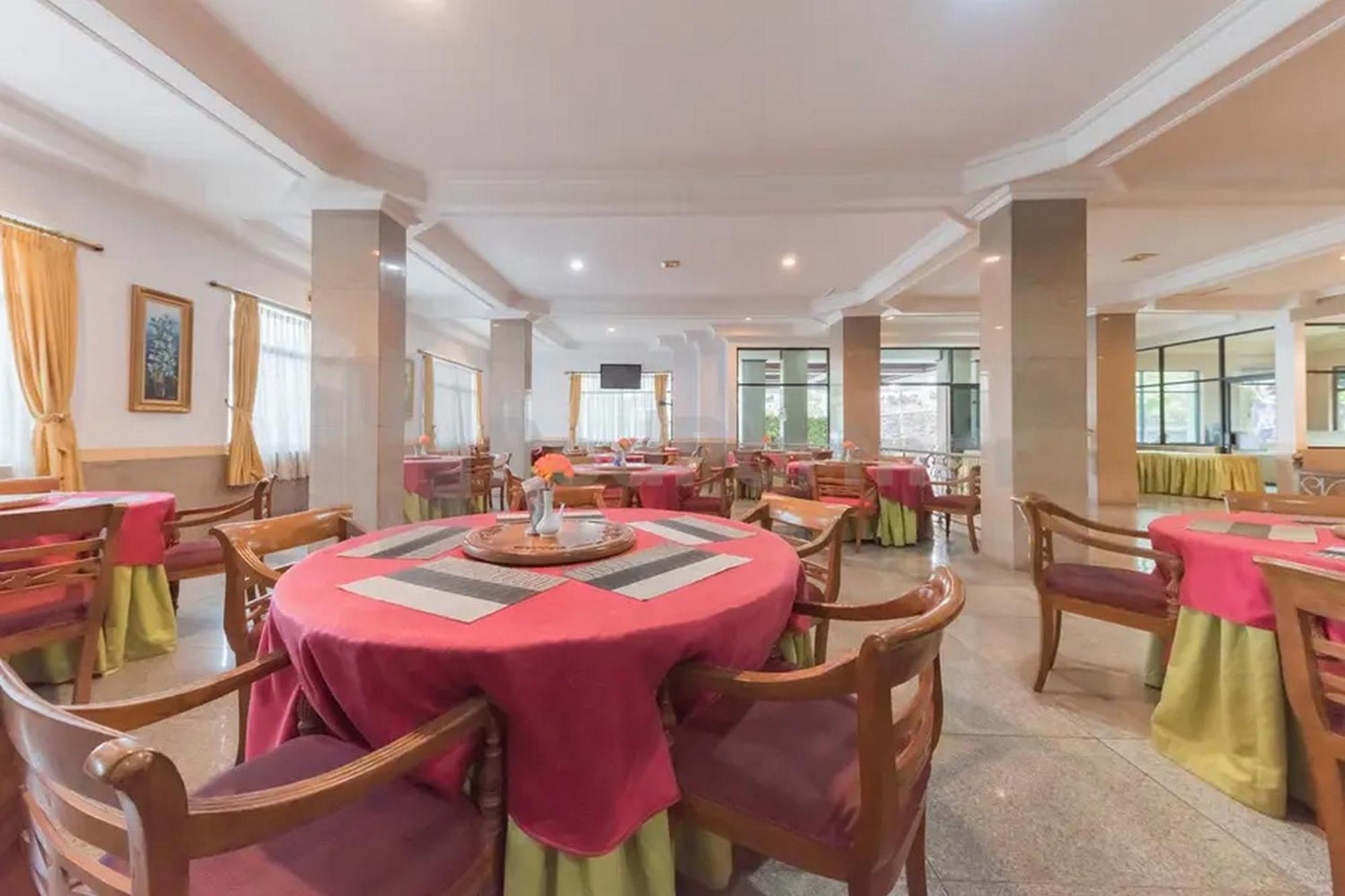 Hotel Ayong Linggarjati Kuningan Mitra Reddoorz ภายนอก รูปภาพ