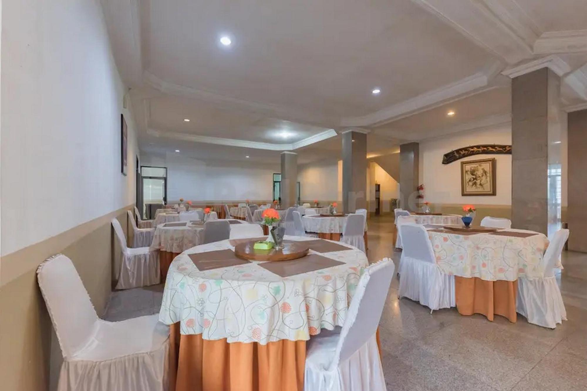 Hotel Ayong Linggarjati Kuningan Mitra Reddoorz ภายนอก รูปภาพ
