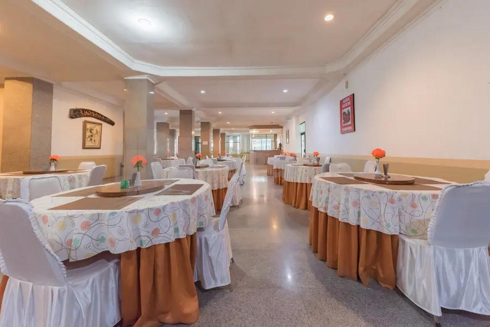 Hotel Ayong Linggarjati Kuningan Mitra Reddoorz ภายนอก รูปภาพ