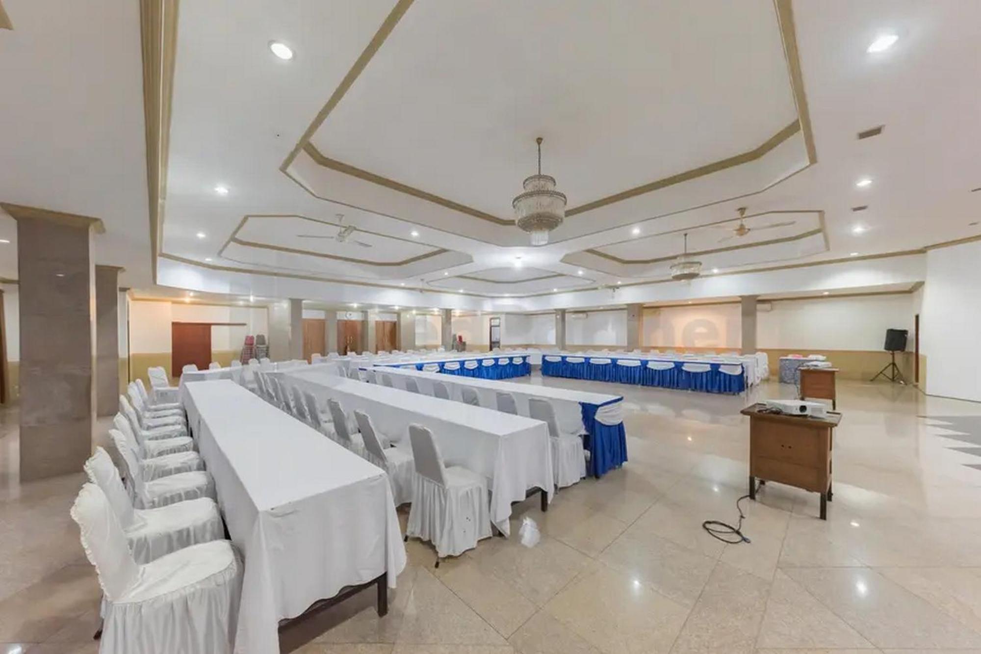 Hotel Ayong Linggarjati Kuningan Mitra Reddoorz ภายนอก รูปภาพ