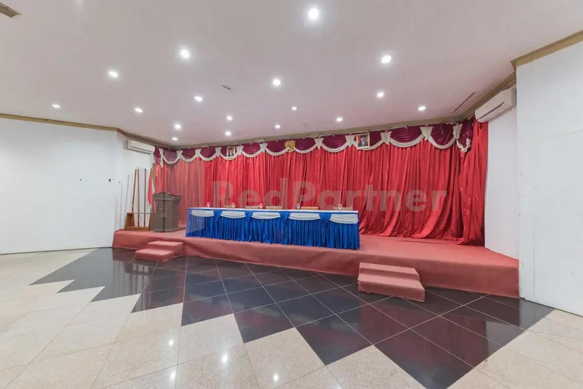 Hotel Ayong Linggarjati Kuningan Mitra Reddoorz ภายนอก รูปภาพ