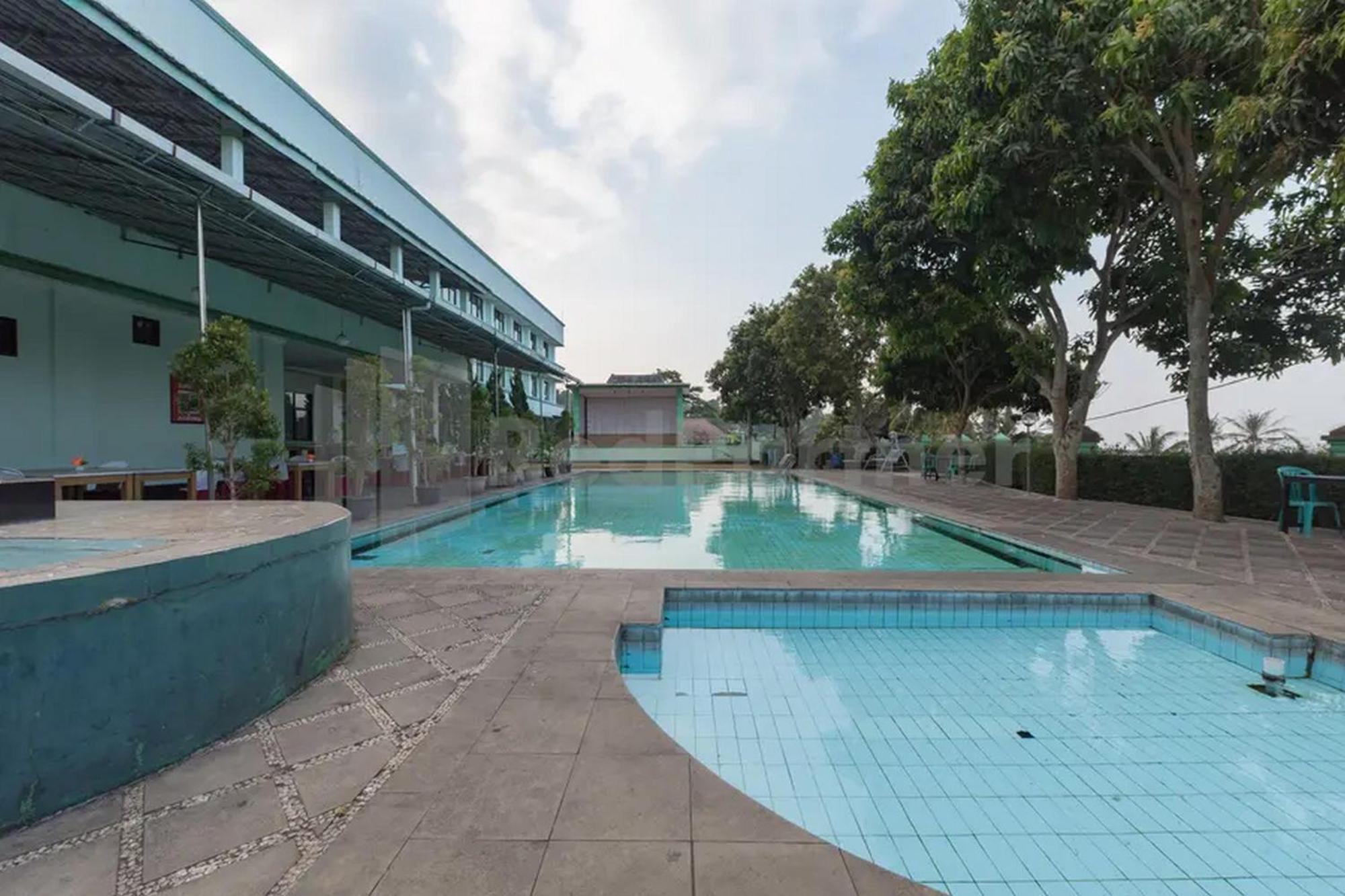 Hotel Ayong Linggarjati Kuningan Mitra Reddoorz ภายนอก รูปภาพ
