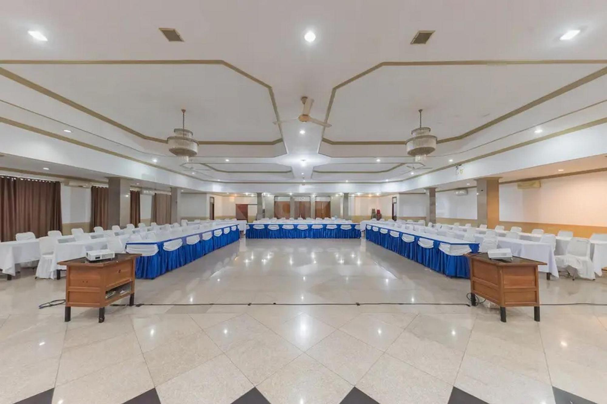 Hotel Ayong Linggarjati Kuningan Mitra Reddoorz ภายนอก รูปภาพ