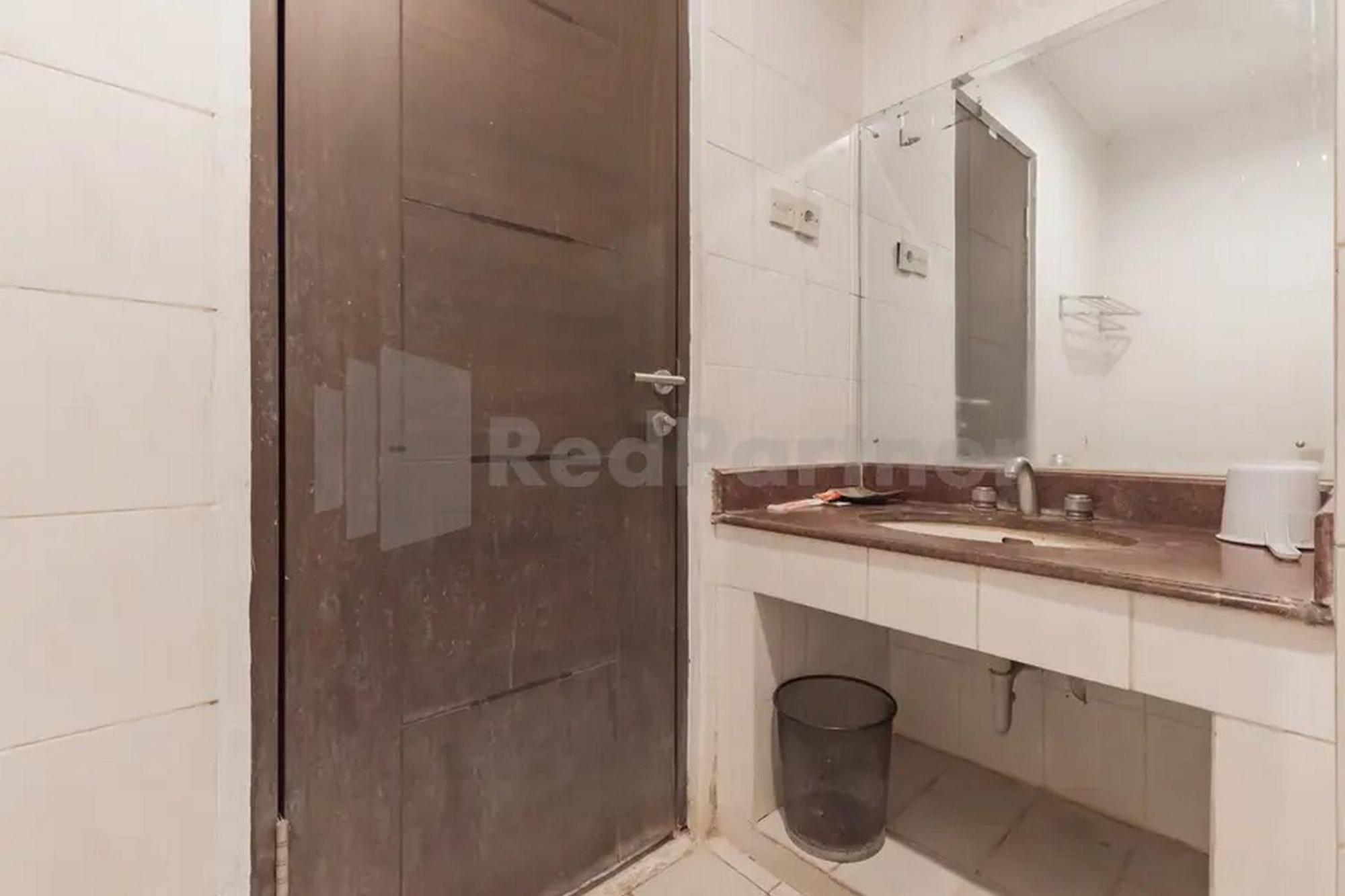 Hotel Ayong Linggarjati Kuningan Mitra Reddoorz ภายนอก รูปภาพ