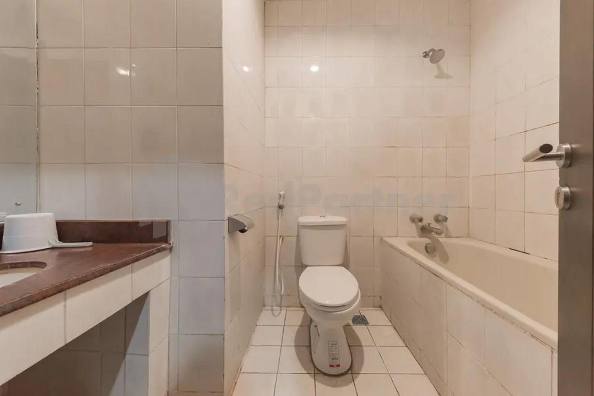 Hotel Ayong Linggarjati Kuningan Mitra Reddoorz ภายนอก รูปภาพ