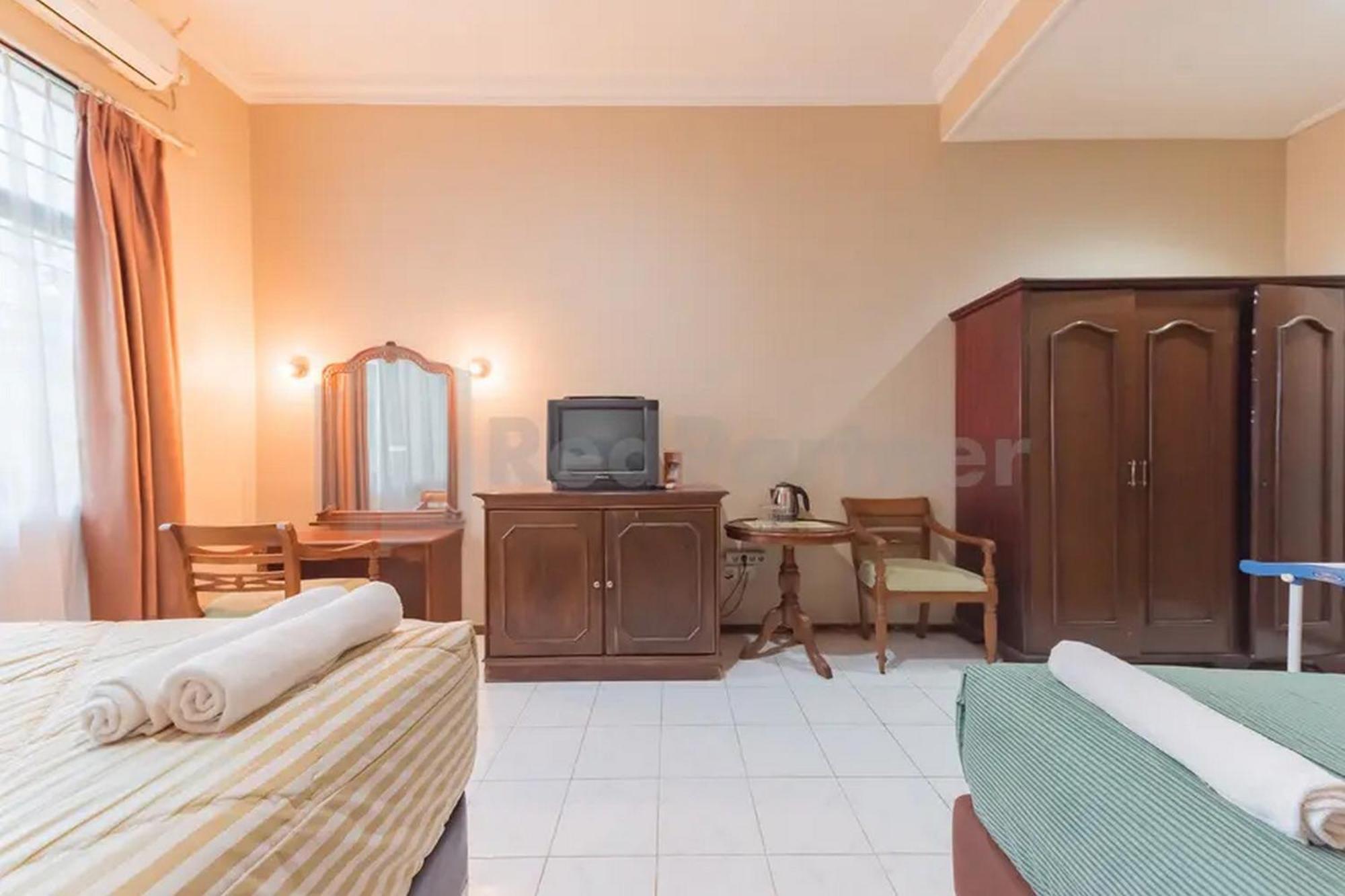 Hotel Ayong Linggarjati Kuningan Mitra Reddoorz ภายนอก รูปภาพ